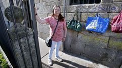 Malena Rodrguez, de 64 aos, a las puertas del comedor social de Pontevedra, al que acude todos los das desde el ao 1988