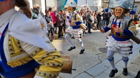 Viana acoge la mayor mascarada de la Pennsula Ibrica.Cigarrns de Vern en el desfile.