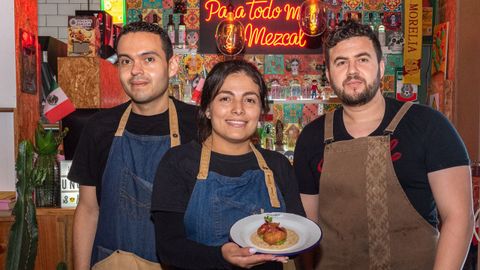Bendito Nopales. El local en Luis Taboada, 6 presenta Taco Bendito: salsa de espinaca y aguacate,   langostino al tempura, col morada, brotes cilantro, mandarina y salsa  tamarindo. Cuesta 4,5?
