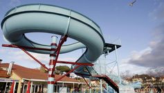 En el tobog�n de Samil todav�a no hay ninguna se�al que indique que la instalaci�n va a ser desmontada. 