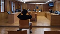 El condenado, descubri�ndose la cabeza frente al tribunal de la Audiencia Provincial de Lugo este martes