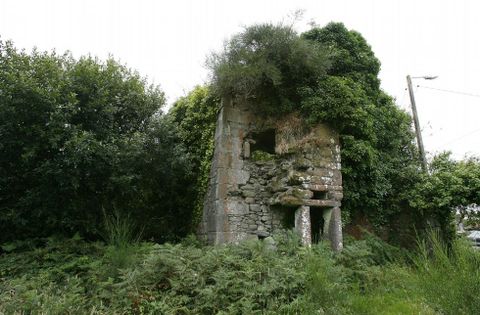 La maleza ha tomado algunas partes de la hist�rica construcci�n. 