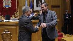 Luis Menor despide a Ignacio G�mez, el segundo diputado m�s veterano de la corporaci�n, que se va para ir en la lista del PSOE por el 18F.