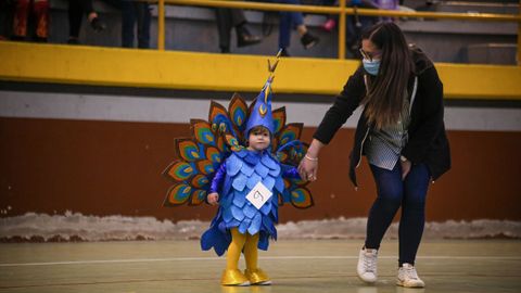 Concurso de disfraces en el carnaval de Outes.