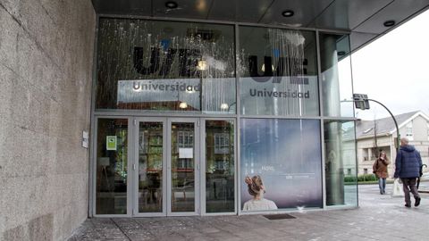 Actos vand�licos en la sede de la universidad de Abanca en A Coru�a