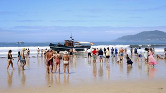 Remolcan el barco a vapor de Playa Amrica