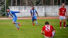 Viturro celebra su gol en el pasado encuentro frente al Boimorto