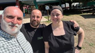 El chef Jos� Andr�s fue una de las visitas ilustres del pasado verano al Chiringuito Los �rboles de Xilloi