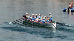 <span lang= gl >Trai�eira do CR Mecos, durante unha regata este ano.</span>
