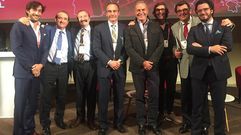 Alberto Sicilia, cuarto por la izquierda
