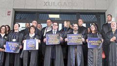 Abogados de oficio del partido judicial de Ribeira, en una movilizacin en noviembre.
