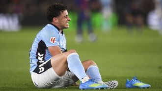 Pablo Dur�n, doli�ndose durante un momento del partido entre Celta y Barcelona.