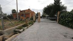 Vivienda en la que resid�a el menor que mat� a sus padres y a su hermano en Elche