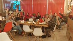 H�ngaros que residen en Fisterra se reunieron la noche electoral para seguir el escrutinio y celebrar la derrota de Orb�n