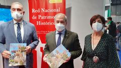 Javier Fitz-James Stuart (izquierda) con Jos� Tom� y Gloria Prada durante el encuentro que mantuvieron en la feria Fitur de Madrid
