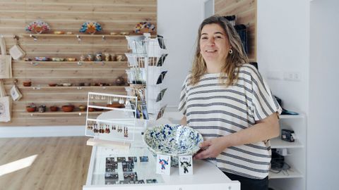 Bea Rumbao abri esta semana la tienda Morria, donde vende detalles de recuerdo para los visitantes