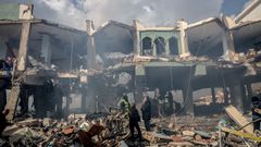 Lo que queda del centro m�dico en Bourj Qalaway, en el sur de L�bano, donde 12 profesionales sanitarios ?entre ellos m�dicos, param�dicos y enfermeras? fueron asesinados en un ataque israel�.