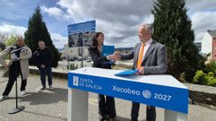 Firma del acuerdo entre la conselleira de Infraestruturas y el alcalde de A Fonsagrada