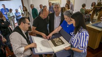 Inauguraci�n de la exposici�n �Homenaxe a Isaac D�az Pardo de Yolanda Carbajales� en el Mugart