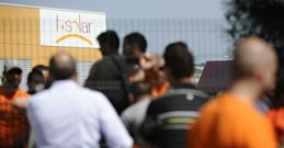 <span lang= es-es >Dos a�os del encierro</span>. En julio de 2013 comenzaba en el recinto de la empresa en Tecnopole un encierro de los trabajadores que se mantendr�a hasta noviembre. Los empleados tambi�n se hab�an confinado en la Diputaci�n y en la Delegaci�n de la Xunta para exigir soluciones a las autoridades. 