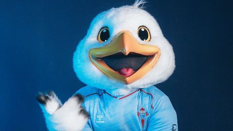 Chi�o es el nombre de la nueva mascota oficial del Celta, presentada este martes.