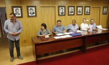 El alcalde dubr�s, Antonio Negreira (izquierda), pidi� a la oposici�n que le deje gobernar. 