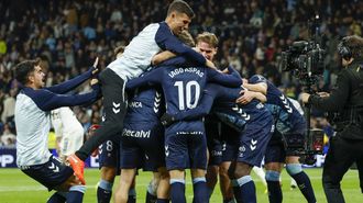 Los jugadores del Celta celebraron todo por lo alto el triunfo en el Bernabéu.