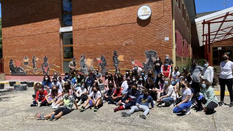 Un mural conmemora el 50 aniversario del IES Martaguisela