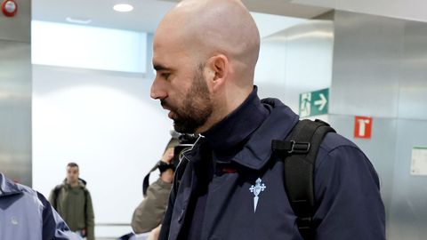 El entrenador del Celta, Claudio Gir�ldez, en Peinador en la ma�ana de este mi�rcoles.