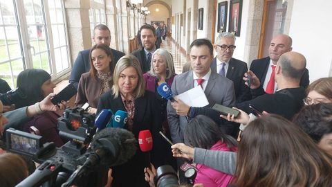 Los diputados socialistas, incluida Carmela López, a su llegada al pleno