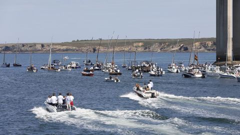 La r�a de Ribadeo se llen� de lanchas en procesi�n para despedir al joven de 22 a�os que falleci� electrocutado