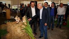 En primer plano, los alcaldes de Lal�n y Basto, municipios que cooperar�n en �mbitos como el agrario.