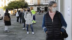 Cola para test de ant�genos gratuitos, este jueves en Viveiro