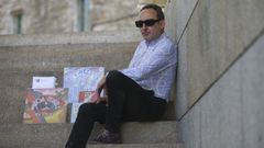 Espi�o presenta nueva canci�n, �Deitado na area�.