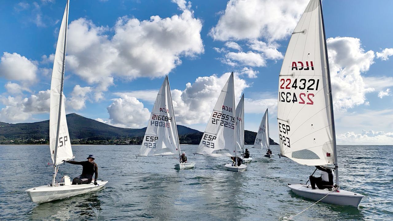 Un viento muy rolón marcó el inicio del Campeonato de España ILCA Máster