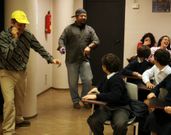 Pinto D?Herb�n y Caruncho durante una actuaci�n en un colegio
