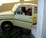 Una vecina de O Incio, en el 600 cargado de tapones