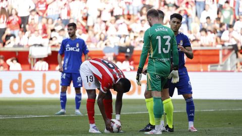 Derbi asturiano entre el Real Sporting de Gijon y el Real Oviedo en El Molin�n