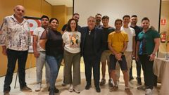 Lucky Seoane (en el centro) particip� en una conferencia en Tenerife