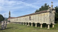 Construído no 1768, houbo que amplialo no 1783 para engadir 11 pares de pes máis. Quedara pequeno para albergar o «diezmo».