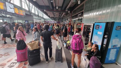 Pasajeros en la estación de tren de Santiago