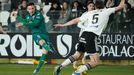 Bernal, en la imagen en el partido ante el Burgos, no comparte el mediocampo con Se desde el partido ante el Huesca. 