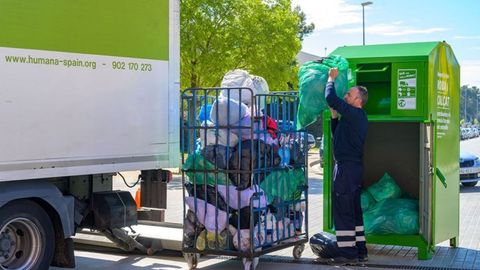 Recogida de ropa humana