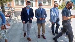 Gonzalo Caballero, a la izquierda, junto a Jos� Tom�, en su visita a Monforte