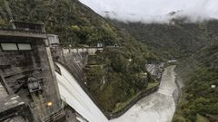 Entramos en la caverna de la presa de Santo Estevo, la central hidroel�ctrica m�s grande de Galicia.