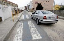 La calle Rosal�a de Castro es muy transitada por la presencia del colegio del mismo nombre.