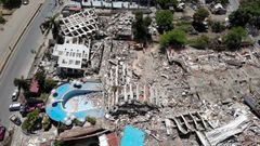 Imagen a vista de dron de varios edificios colapsados en La Guaira a consecuencia del doble terremoto registrado en el norte y centro de Venezuela.