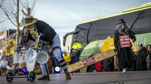 Gran concurso de disfraces y comparsas en Porto do Son