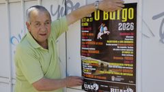 Manuel Regueira, Stoichkov, con el cartel de las fiestas de O Burgo que se celebran del 22 al 27 de julio y que este a�o, como gran novedad, incorporan tardeo el s�bado y el domingo como continuidad a la sesi�n verm�. 