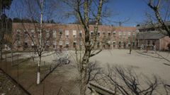 El colegio Vila do Arenteiro de O Carballi�o construido hace 40 a�os
